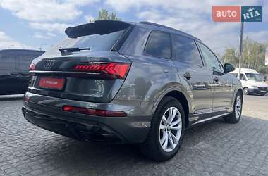 Позашляховик / Кросовер Audi Q7 2022 в 