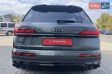 Позашляховик / Кросовер Audi Q7 2022 в 