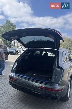 Позашляховик / Кросовер Audi Q7 2022 в 