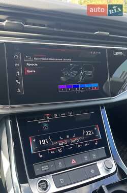 Позашляховик / Кросовер Audi Q7 2022 в 