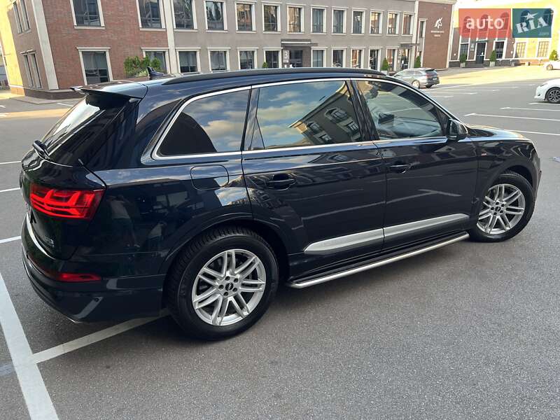 Внедорожник / Кроссовер Audi Q7 2016 в Киеве