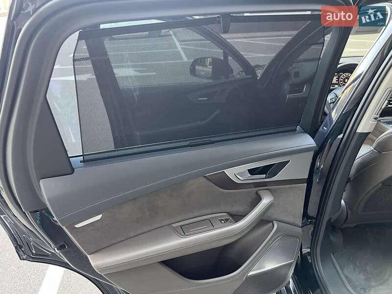 Внедорожник / Кроссовер Audi Q7 2016 в Киеве