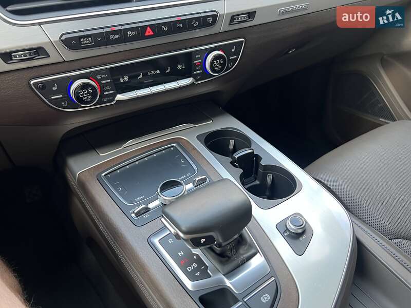 Внедорожник / Кроссовер Audi Q7 2016 в Киеве