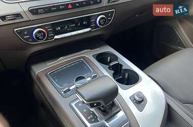 Позашляховик / Кросовер Audi Q7 2016 в 
