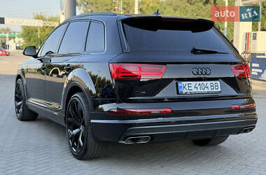 Внедорожник / Кроссовер Audi Q7 2015 в 