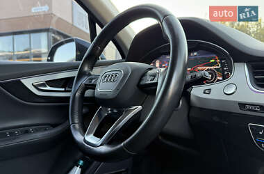 Внедорожник / Кроссовер Audi Q7 2015 в 