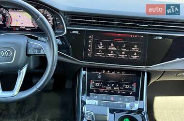 Позашляховик / Кросовер Audi Q7 2019 в 