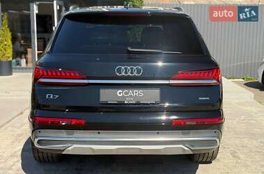 Позашляховик / Кросовер Audi Q7 2019 в 