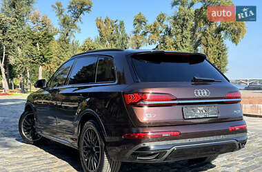 Позашляховик / Кросовер Audi Q7 2020 в 