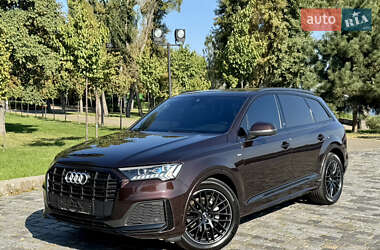 Позашляховик / Кросовер Audi Q7 2020 в 