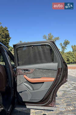 Позашляховик / Кросовер Audi Q7 2020 в 