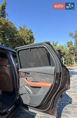 Позашляховик / Кросовер Audi Q7 2020 в 