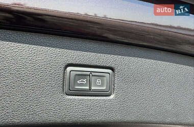 Позашляховик / Кросовер Audi Q7 2020 в 