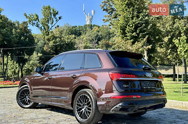 Позашляховик / Кросовер Audi Q7 2020 в 
