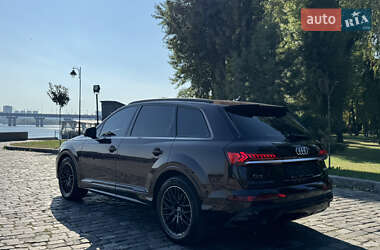 Позашляховик / Кросовер Audi Q7 2020 в 