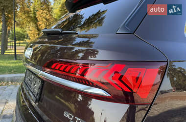 Позашляховик / Кросовер Audi Q7 2020 в 