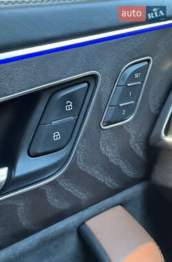 Позашляховик / Кросовер Audi Q7 2020 в 