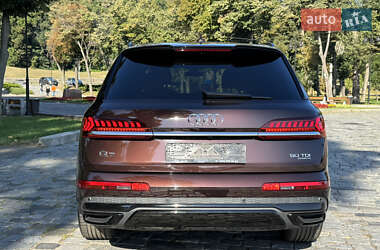 Позашляховик / Кросовер Audi Q7 2020 в 