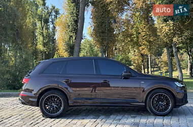 Позашляховик / Кросовер Audi Q7 2020 в 