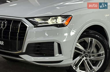 Позашляховик / Кросовер Audi Q7 2021 в 