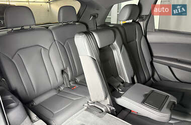 Позашляховик / Кросовер Audi Q7 2021 в 