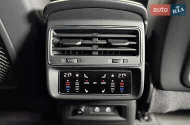 Позашляховик / Кросовер Audi Q7 2021 в 