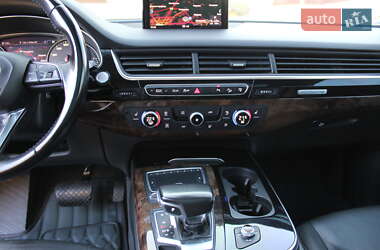 Внедорожник / Кроссовер Audi Q7 2017 в 