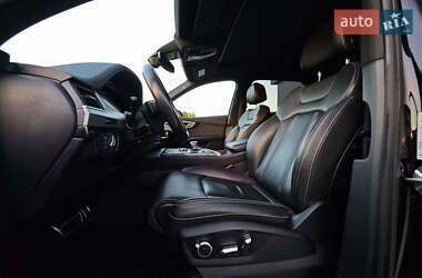 Позашляховик / Кросовер Audi Q7 2018 в 