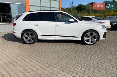 Позашляховик / Кросовер Audi Q7 2022 в 