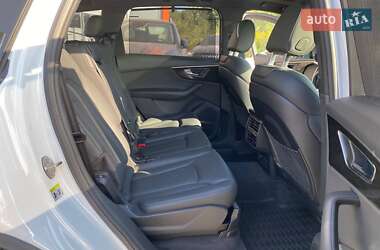 Позашляховик / Кросовер Audi Q7 2022 в 