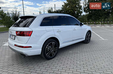 Позашляховик / Кросовер Audi Q7 2018 в 