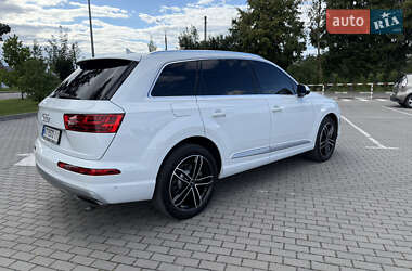 Позашляховик / Кросовер Audi Q7 2018 в 