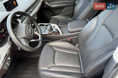 Позашляховик / Кросовер Audi Q7 2018 в 