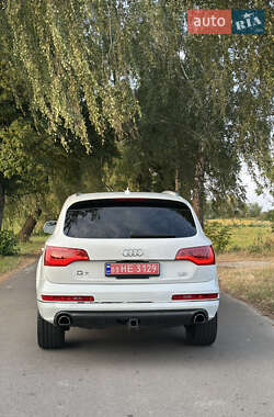 Внедорожник / Кроссовер Audi Q7 2015 в 