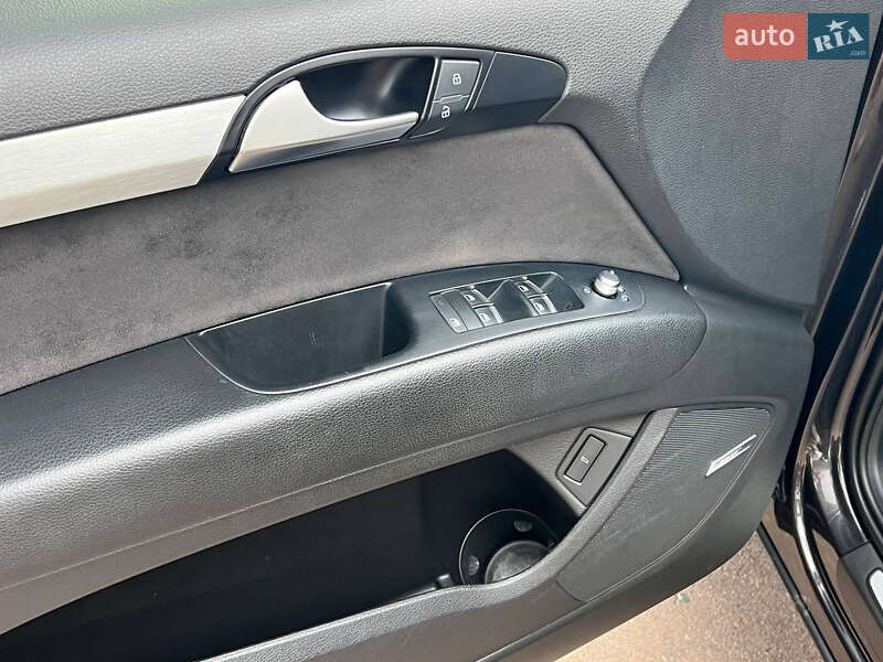Позашляховик / Кросовер Audi Q7 2015 в Києві