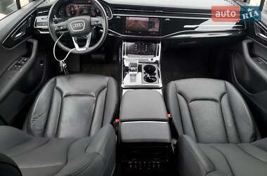 Позашляховик / Кросовер Audi Q7 2023 в 