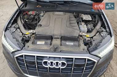 Позашляховик / Кросовер Audi Q7 2023 в 