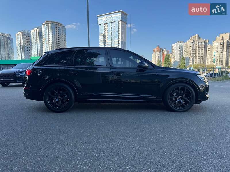 Позашляховик / Кросовер Audi Q7 2024 в Києві