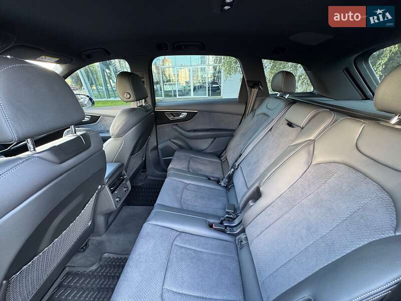 Позашляховик / Кросовер Audi Q7 2024 в Києві
