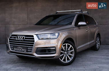 Позашляховик / Кросовер Audi Q7 2019 в 