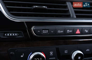 Позашляховик / Кросовер Audi Q7 2019 в 