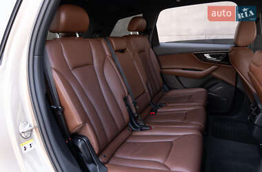 Позашляховик / Кросовер Audi Q7 2019 в 