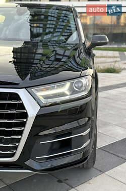 Позашляховик / Кросовер Audi Q7 2017 в 