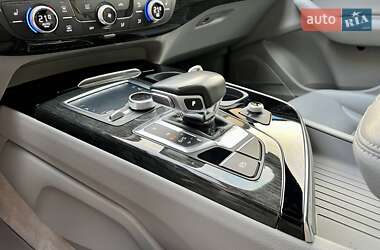Позашляховик / Кросовер Audi Q7 2017 в 