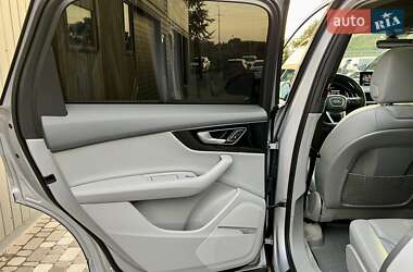 Позашляховик / Кросовер Audi Q7 2017 в 