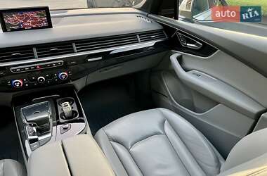 Позашляховик / Кросовер Audi Q7 2017 в 
