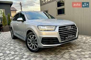 Позашляховик / Кросовер Audi Q7 2017 в 