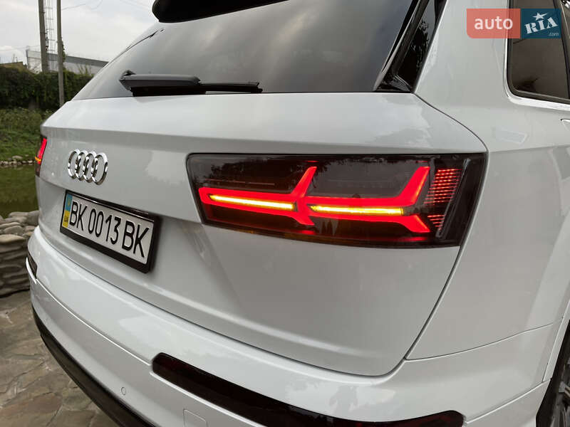 Позашляховик / Кросовер Audi Q7 2016 в Рівному