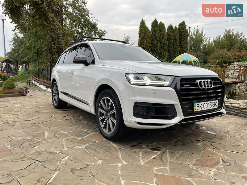 Позашляховик / Кросовер Audi Q7 2016 в Рівному