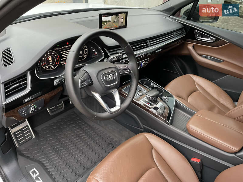 Позашляховик / Кросовер Audi Q7 2016 в Рівному